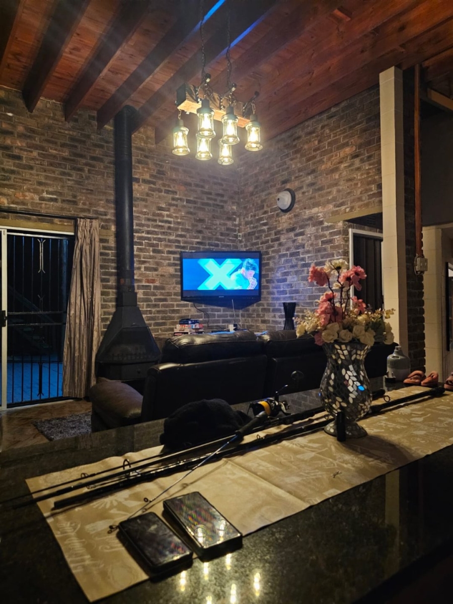 5 Bedroom Property for Sale in Bloemhof North West